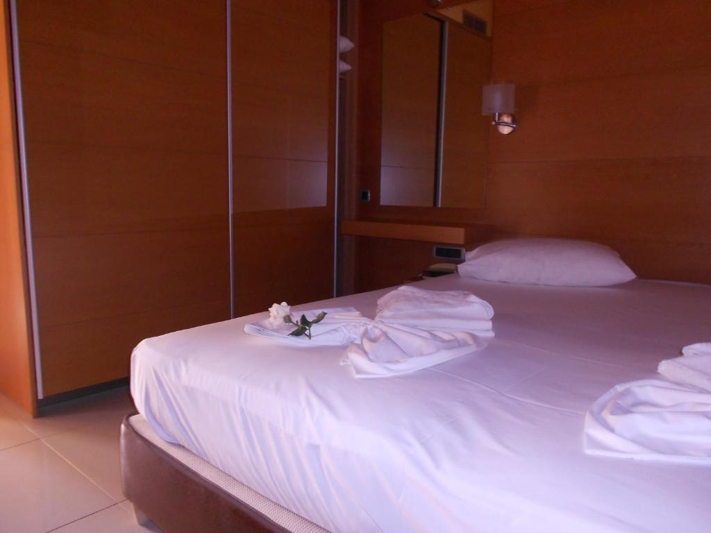 Golden Sand Suites Agioi Apostoli  Rum bild