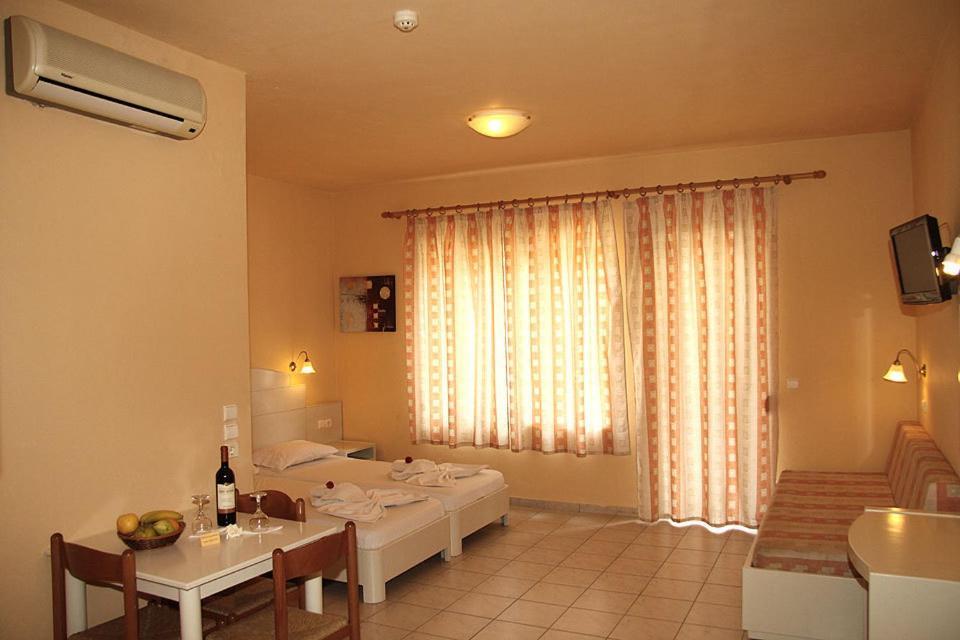 Golden Sand Suites Agioi Apostoli  Rum bild
